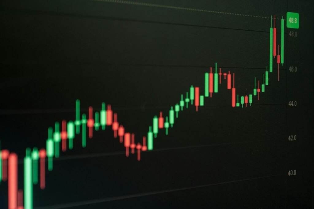 Gráfico de crecimiento con tendencia positiva, traspasos de fondos en el mismo año